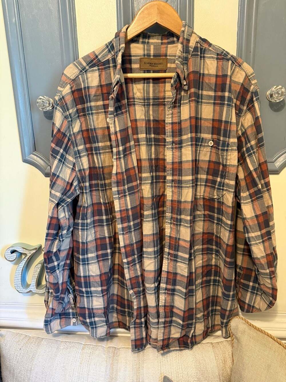 Clearwater Outfitters Men's XL Plaid Flannel Shirt Beige Red Blue
